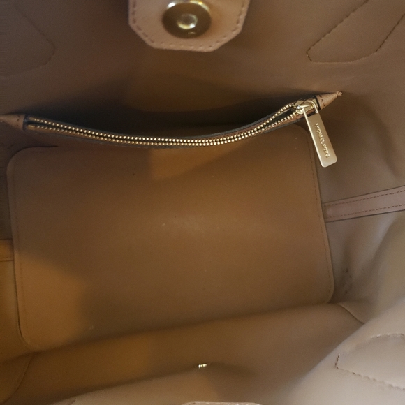 Michael Kors Handbag (Like New) - Picture 4 of 4